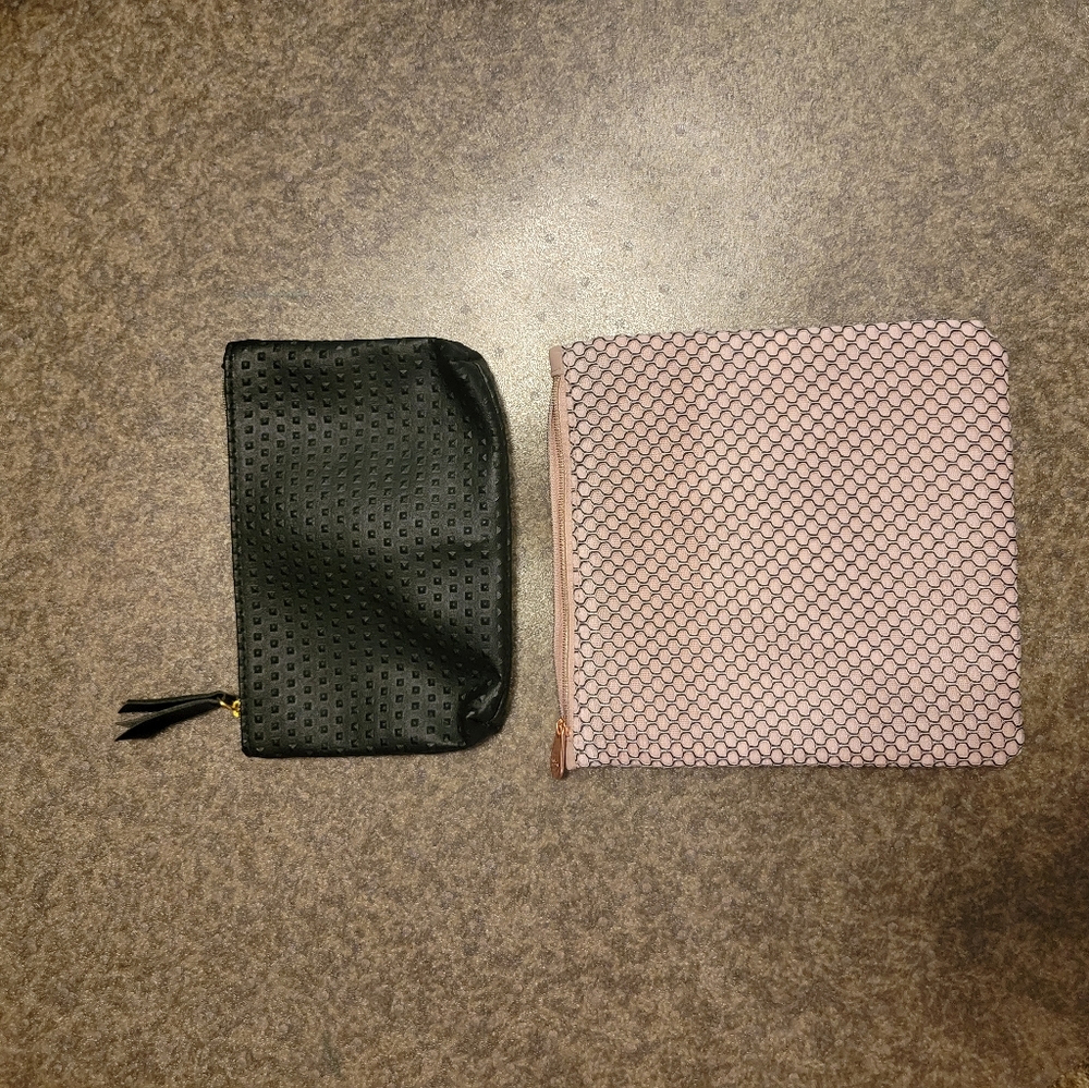 2 Small cosmetic bags